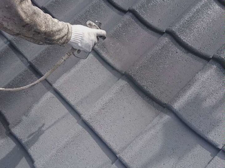 屋根　上塗り1回目　施工状況