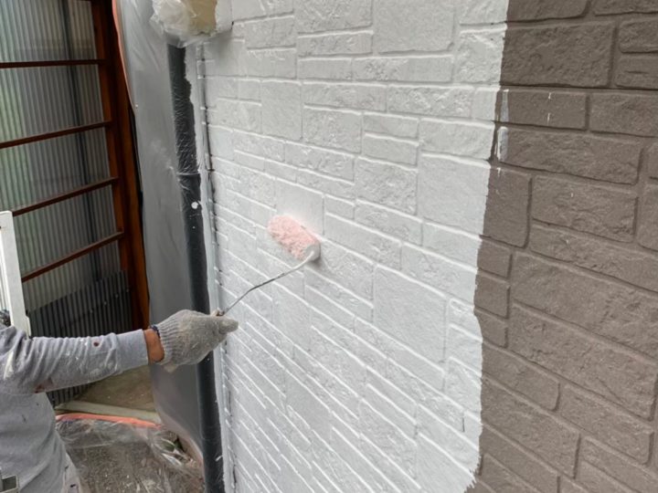 外壁　下塗り　施工状況