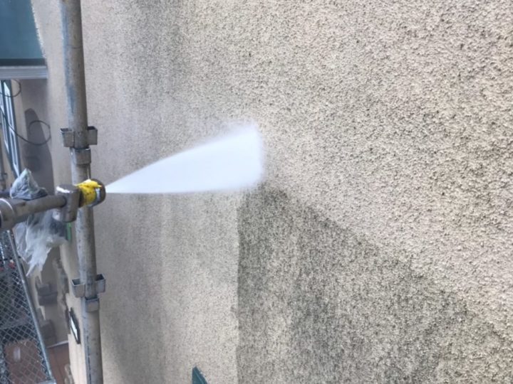 外壁　高圧水洗浄　施工状況