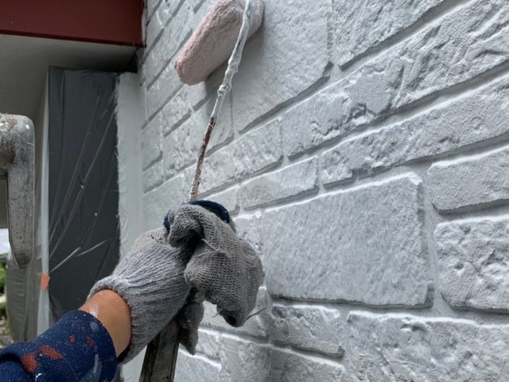 外壁　下塗り増し塗　施工状況