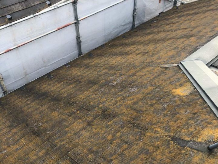 屋根　高圧水洗浄前