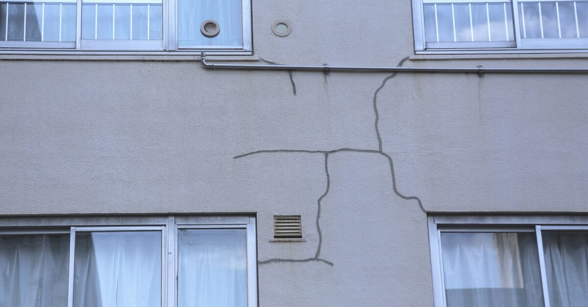 【塗装のプロが教える 】お家の外壁補修について！費用・施工例も紹介‼