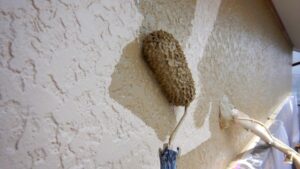 外壁塗装の中塗りは美しい仕上がりにするための重要工程！